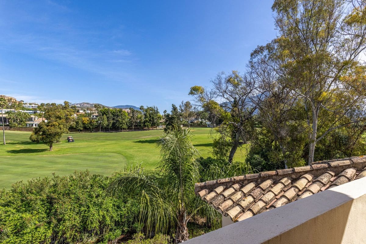 3 chambre Appartement à vendre à Nueva Andalucia avec garage - 1 900 000 € (Ref: 9793778)