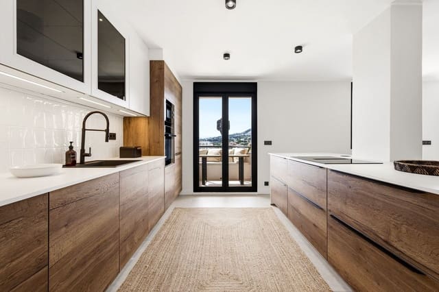 3 bedroom Apartment for sale in Torrequebrada, Benalmádena with garage - € 797,000 (Ref: 9793779)
