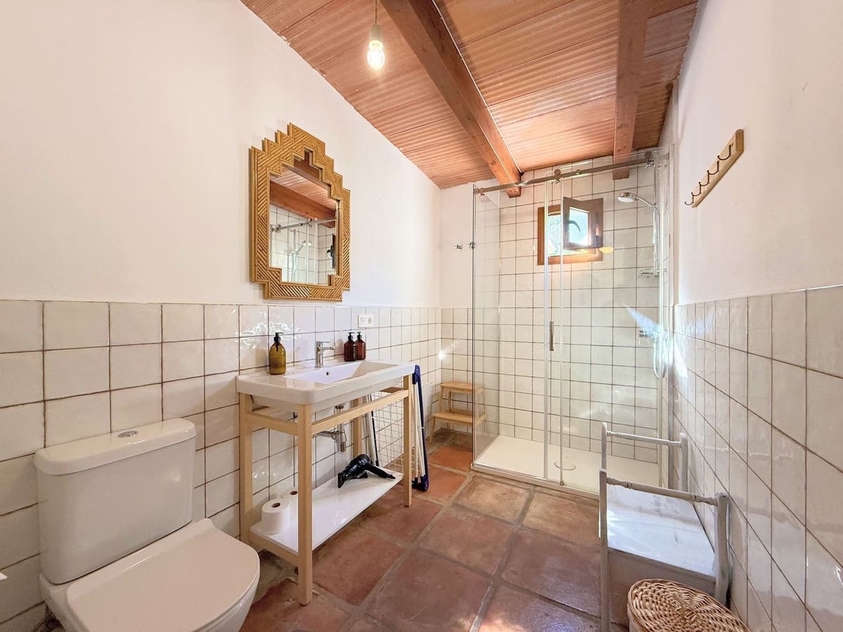 8 bedroom Commercial for sale in Casares - € 1,885,000 (Ref: 9926465)