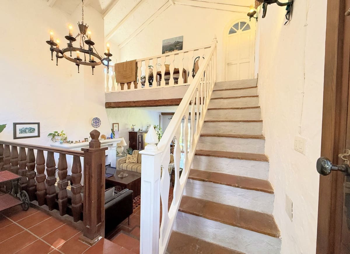 8 bedroom Commercial for sale in Casares - € 1,885,000 (Ref: 9926465)