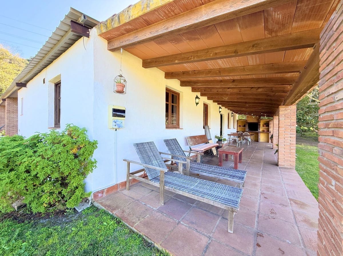 8 bedroom Commercial for sale in Casares - € 1,885,000 (Ref: 9926465)