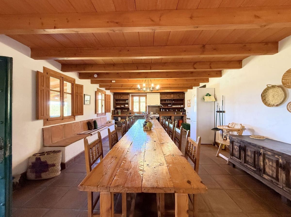 8 bedroom Commercial for sale in Casares - € 1,885,000 (Ref: 9926465)