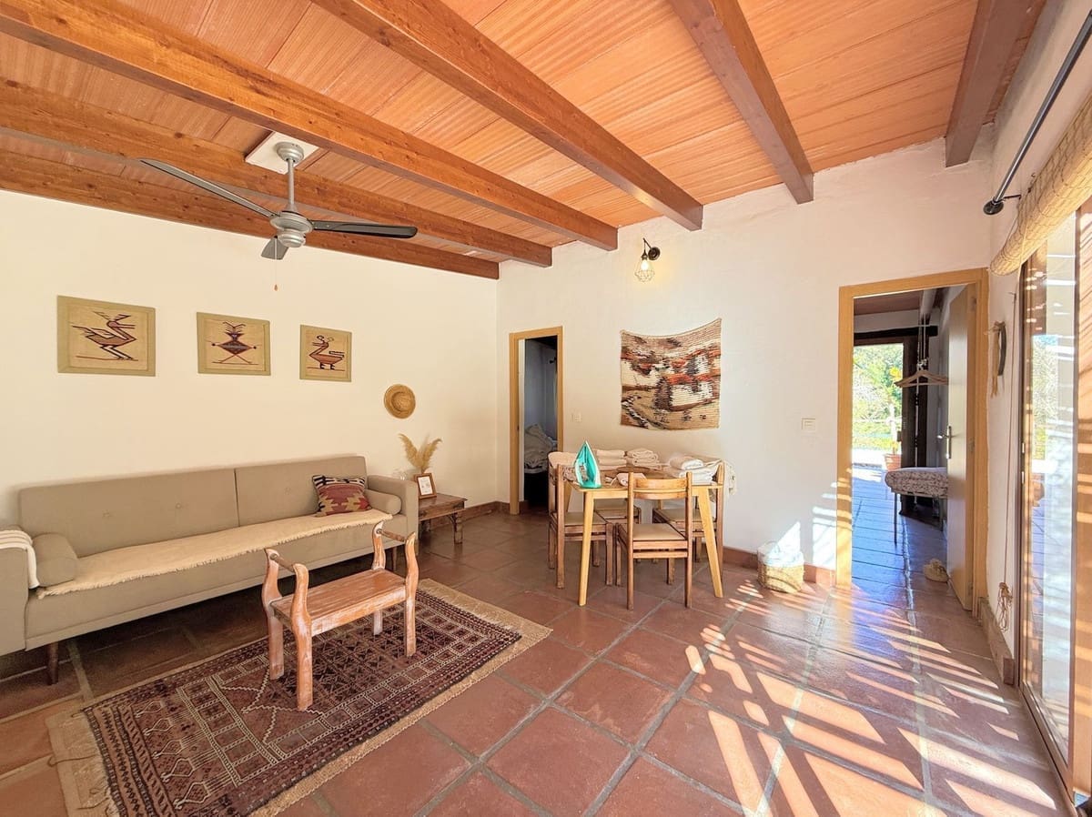 8 bedroom Commercial for sale in Casares - € 1,885,000 (Ref: 9926465)