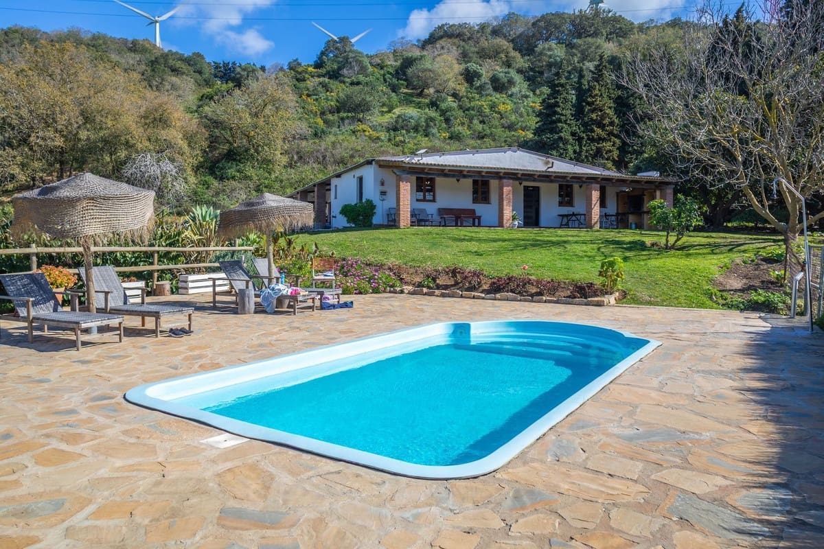 8 bedroom Commercial for sale in Casares - € 1,885,000 (Ref: 9926465)