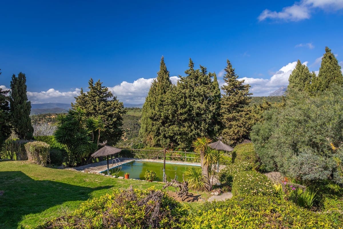 8 bedroom Commercial for sale in Casares - € 1,885,000 (Ref: 9926465)