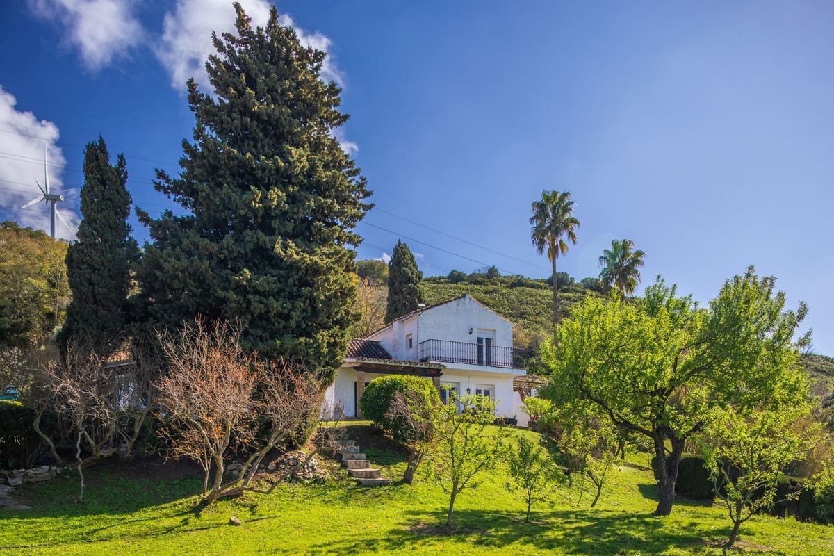 8 bedroom Commercial for sale in Casares - € 1,885,000 (Ref: 9926465)