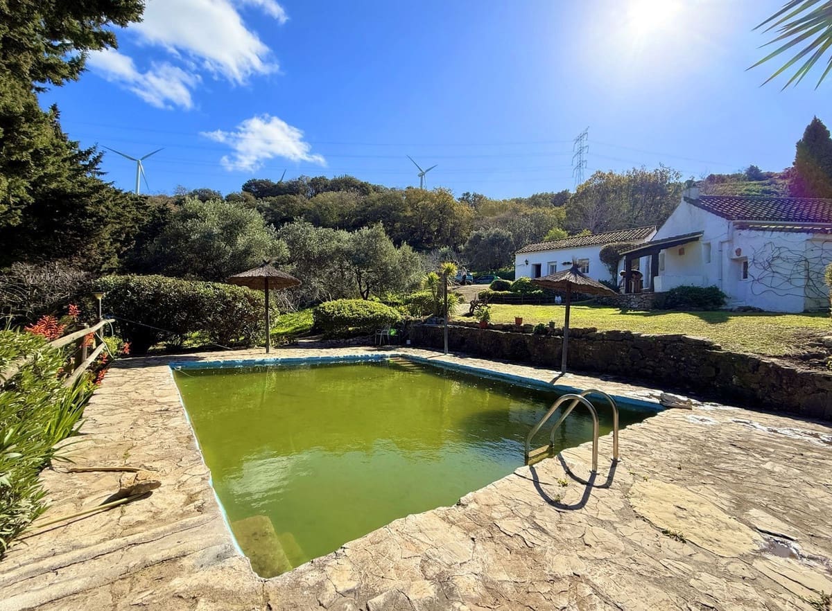 8 bedroom Commercial for sale in Casares - € 1,885,000 (Ref: 9926465)