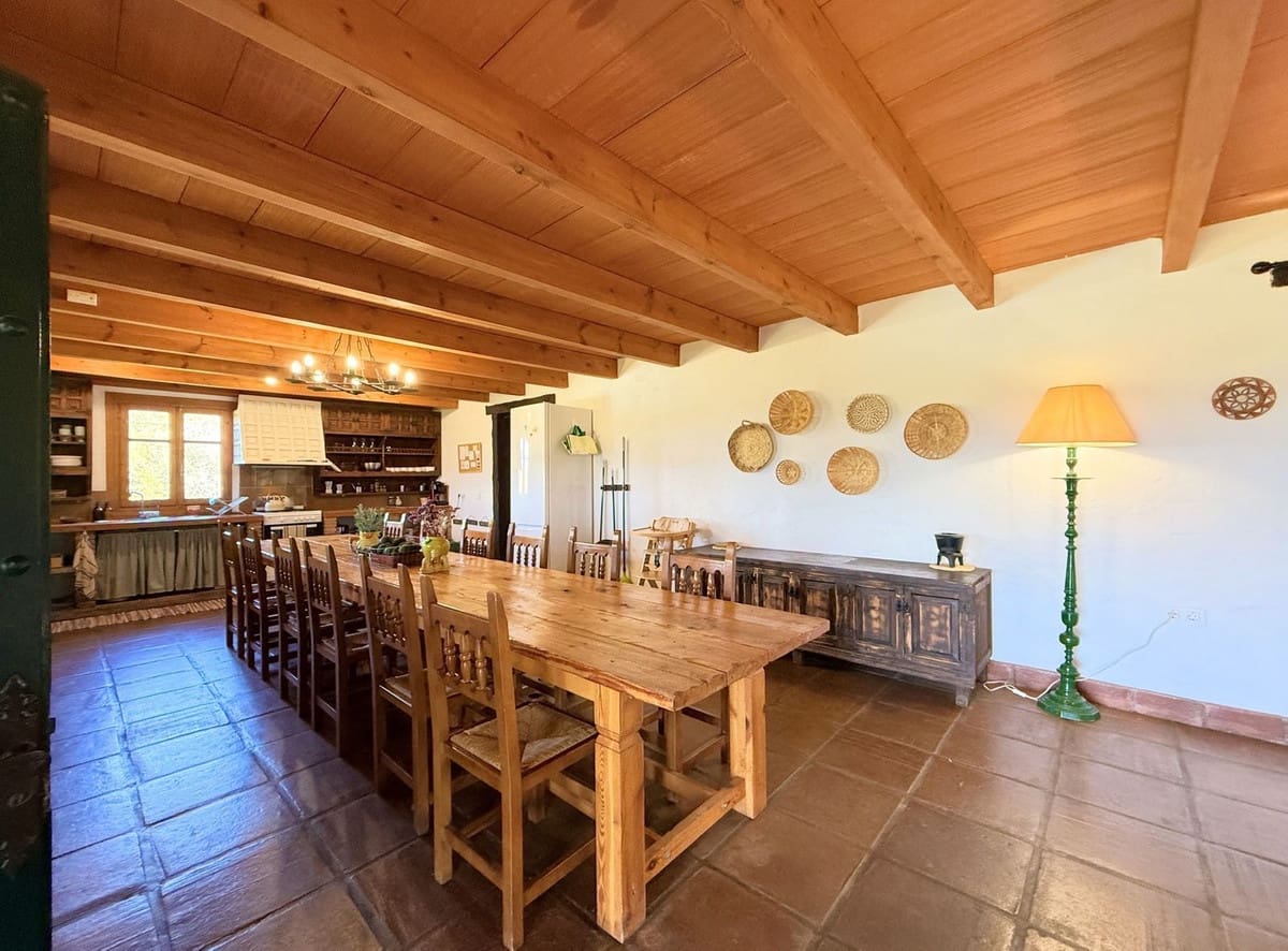 8 bedroom Commercial for sale in Casares - € 1,885,000 (Ref: 9926465)