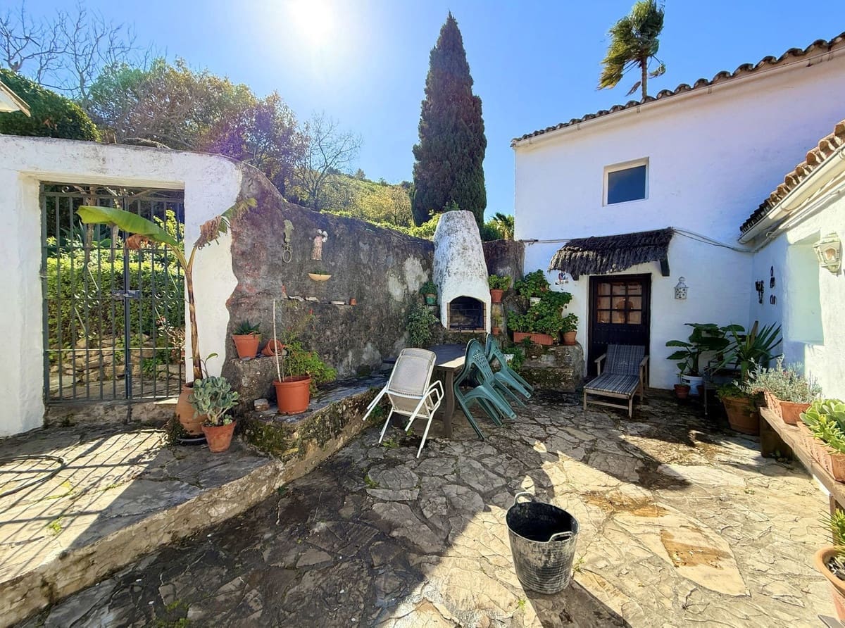 8 bedroom Commercial for sale in Casares - € 1,885,000 (Ref: 9926465)