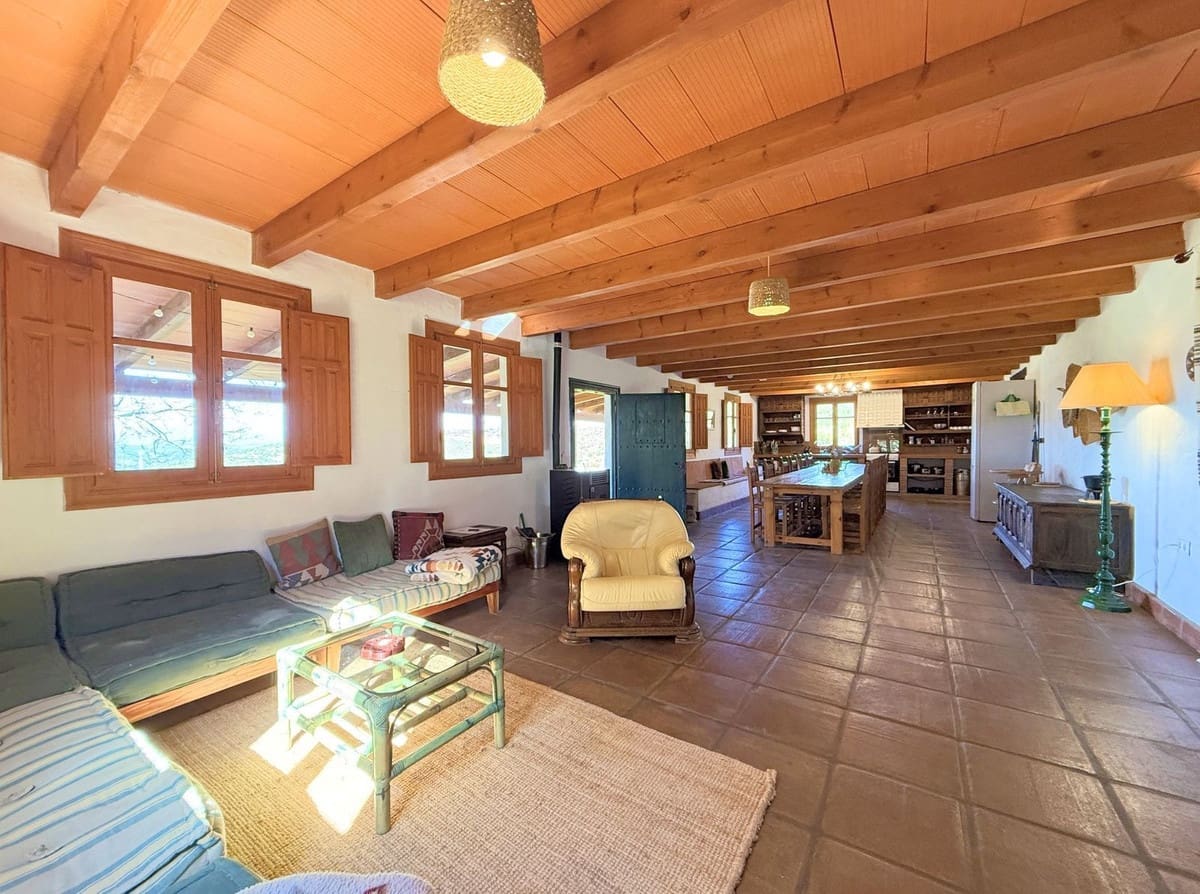 8 bedroom Commercial for sale in Casares - € 1,885,000 (Ref: 9926465)