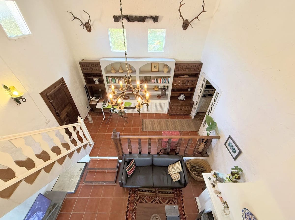 8 bedroom Commercial for sale in Casares - € 1,885,000 (Ref: 9926465)