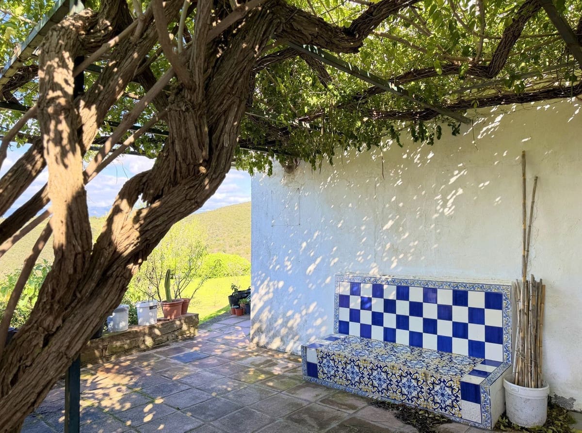 8 bedroom Commercial for sale in Casares - € 1,885,000 (Ref: 9926465)