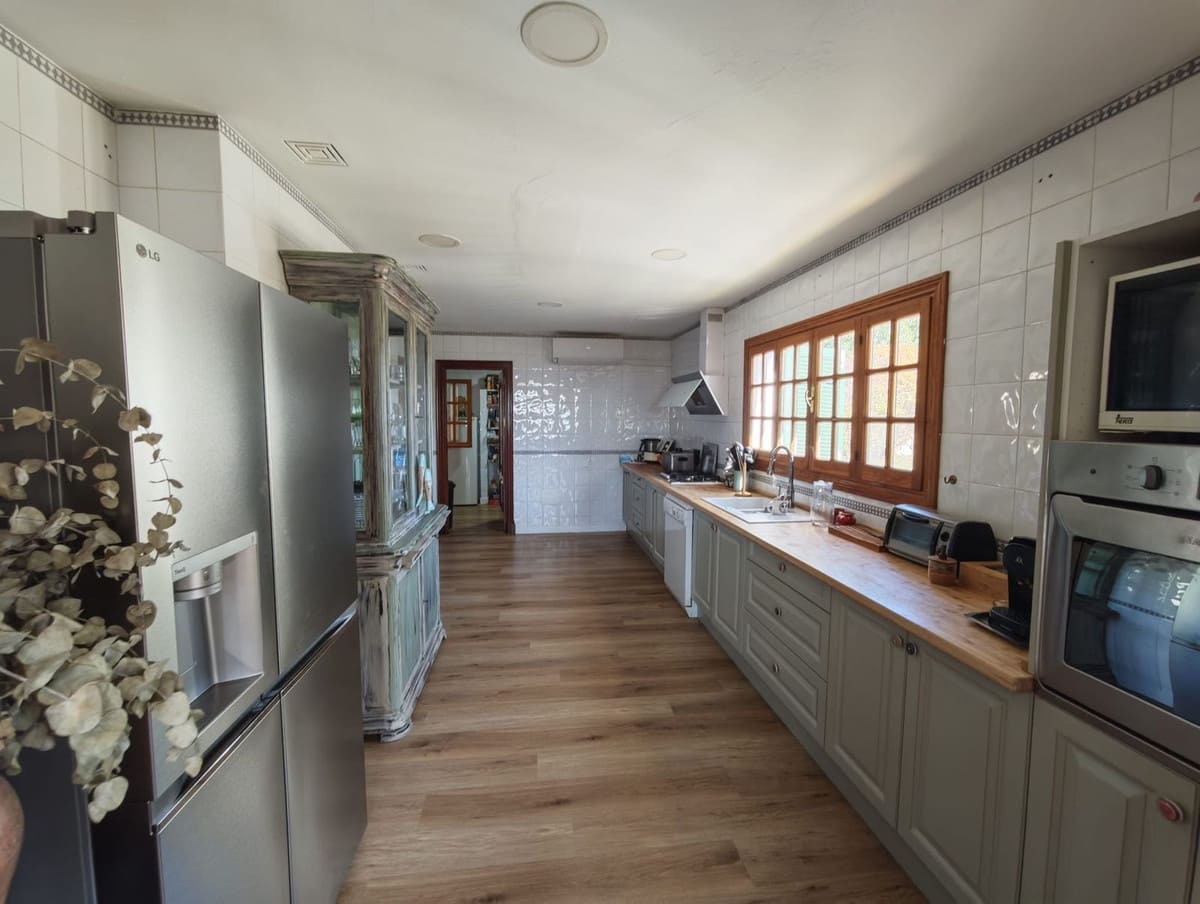 4 soverom Villa til salgs i San Luis de Sabinillas - € 1 750 000 (Ref: 9926466)