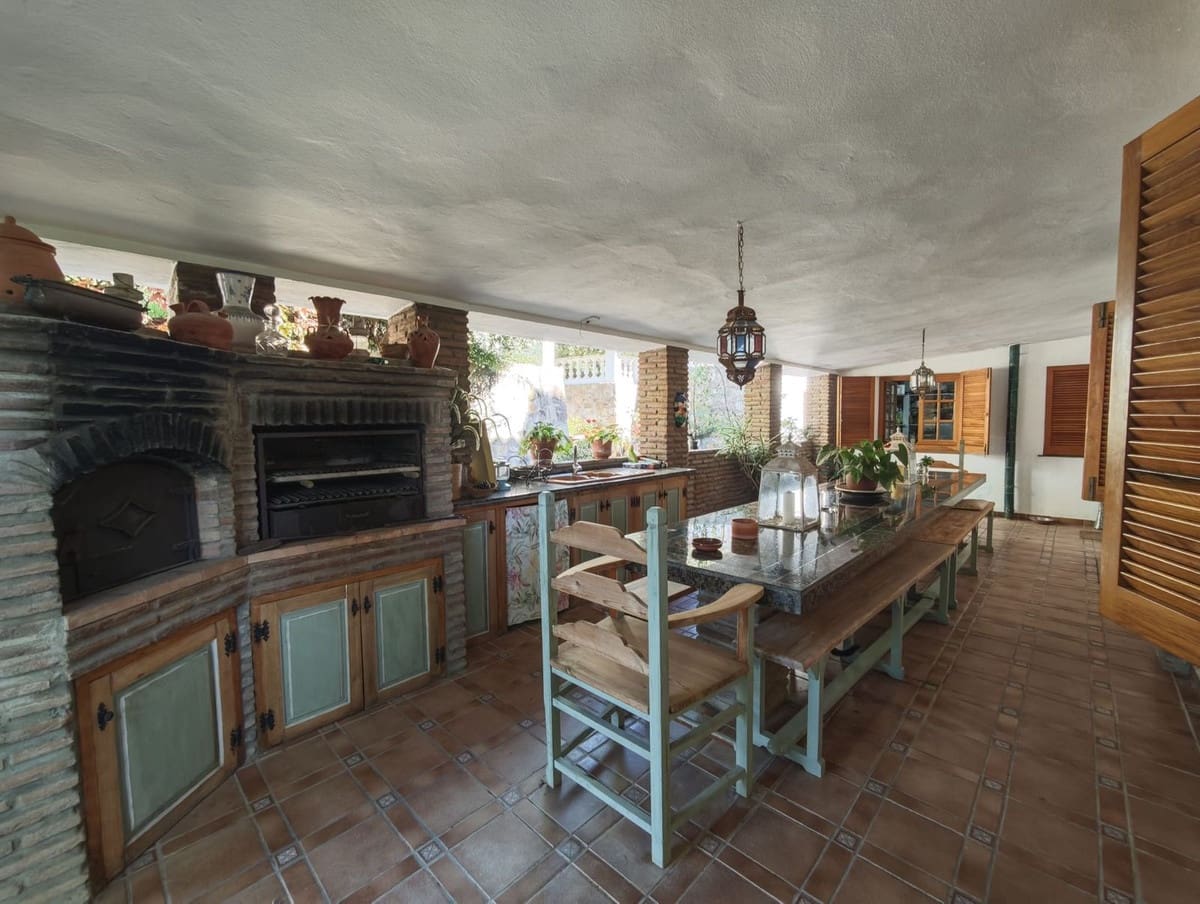4 soverom Villa til salgs i San Luis de Sabinillas - € 1 750 000 (Ref: 9926466)