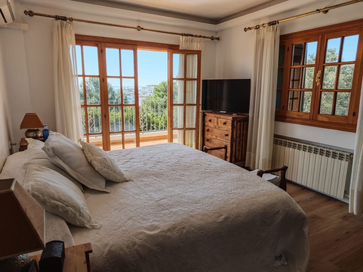 4 soverom Villa til salgs i San Luis de Sabinillas - € 1 750 000 (Ref: 9926466)