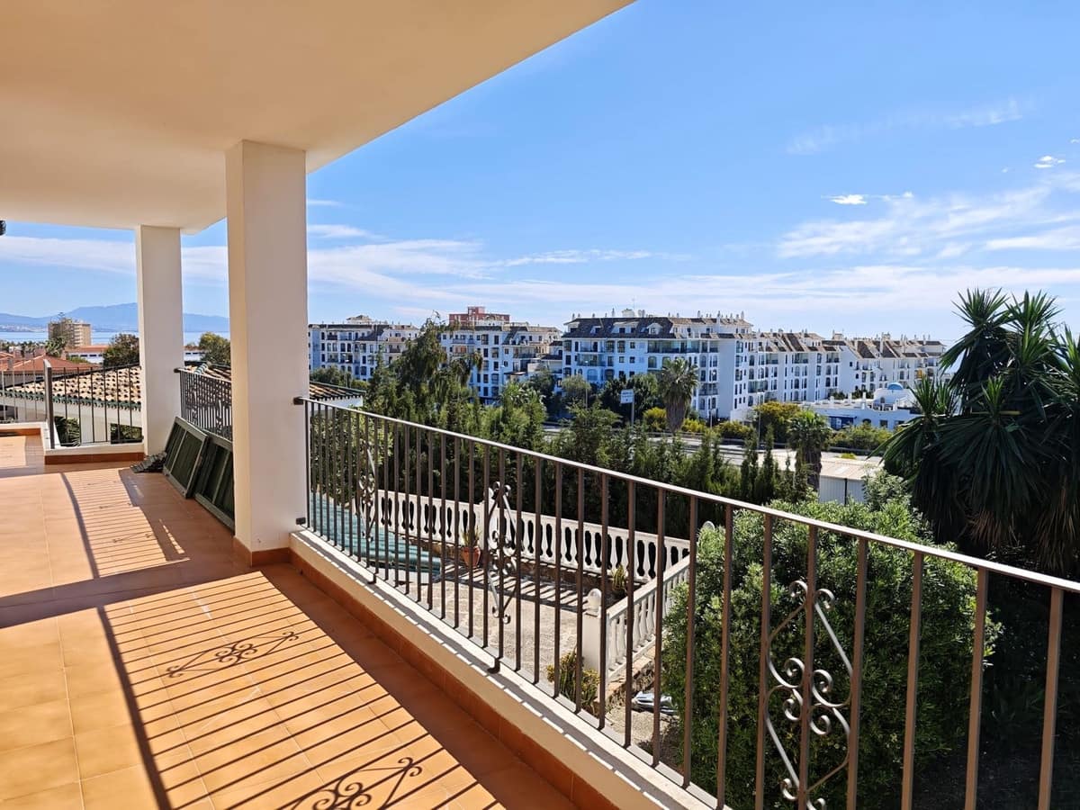 4 soverom Villa til salgs i San Luis de Sabinillas - € 1 750 000 (Ref: 9926466)