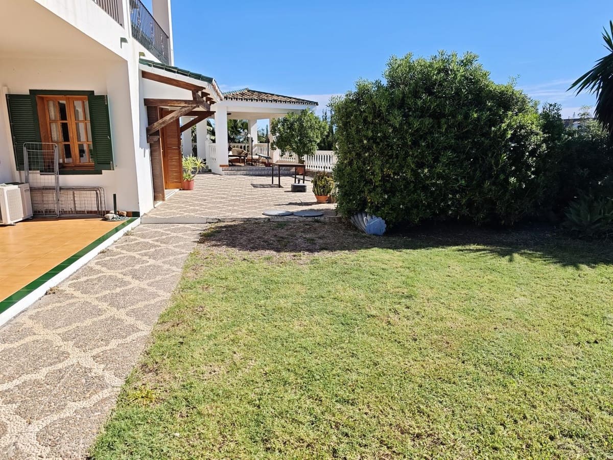 4 soverom Villa til salgs i San Luis de Sabinillas - € 1 750 000 (Ref: 9926466)