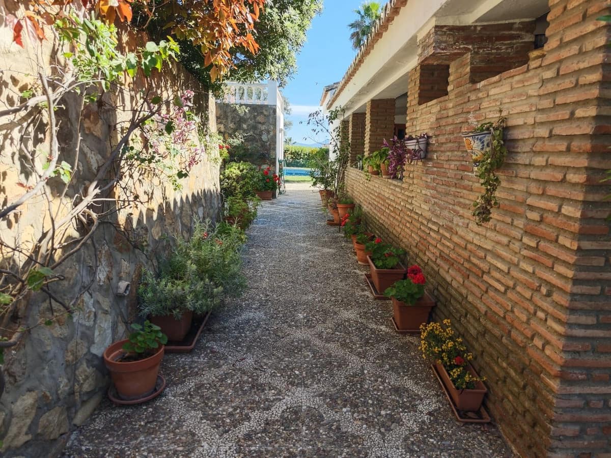 4 soverom Villa til salgs i San Luis de Sabinillas - € 1 750 000 (Ref: 9926466)