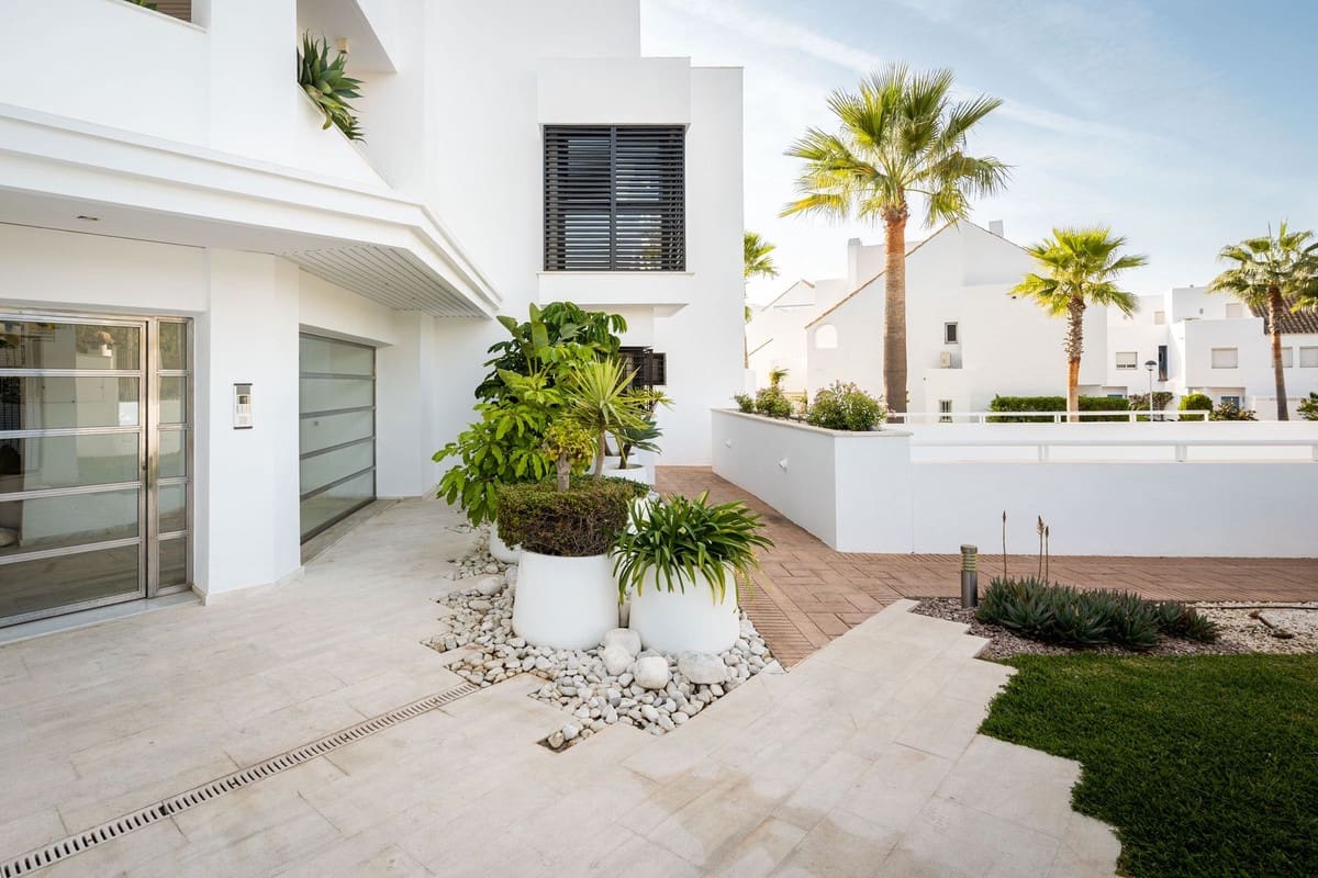 2 slaapkamer Appartement te koop in Bahia de Casares - € 980.000 (Ref: 9926473)