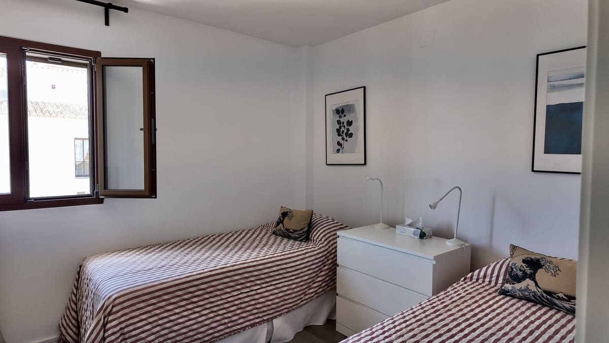 4 bedroom Apartment for sale in La Duquesa / Puerto de la Duquesa with garage - € 950,000 (Ref: 9926474)