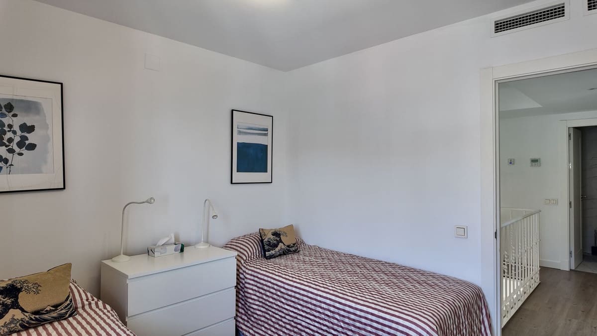 4 bedroom Apartment for sale in La Duquesa / Puerto de la Duquesa with garage - € 950,000 (Ref: 9926474)