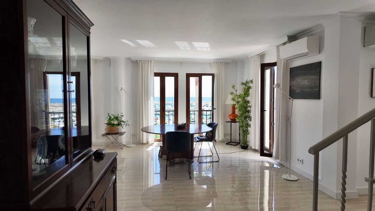 4 bedroom Apartment for sale in La Duquesa / Puerto de la Duquesa with garage - € 950,000 (Ref: 9926474)