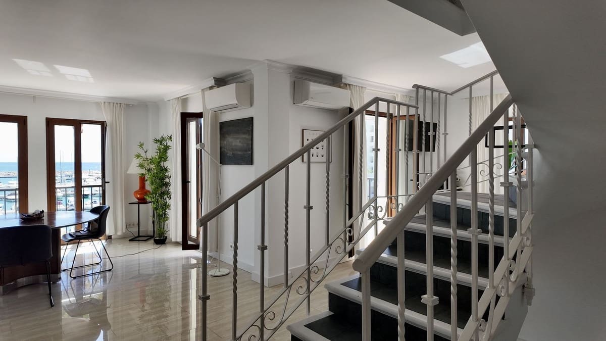 4 bedroom Apartment for sale in La Duquesa / Puerto de la Duquesa with garage - € 950,000 (Ref: 9926474)