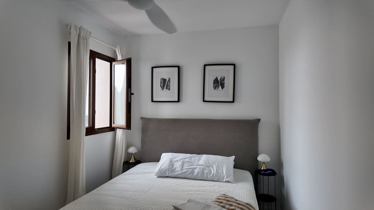 4 bedroom Apartment for sale in La Duquesa / Puerto de la Duquesa with garage - € 950,000 (Ref: 9926474)