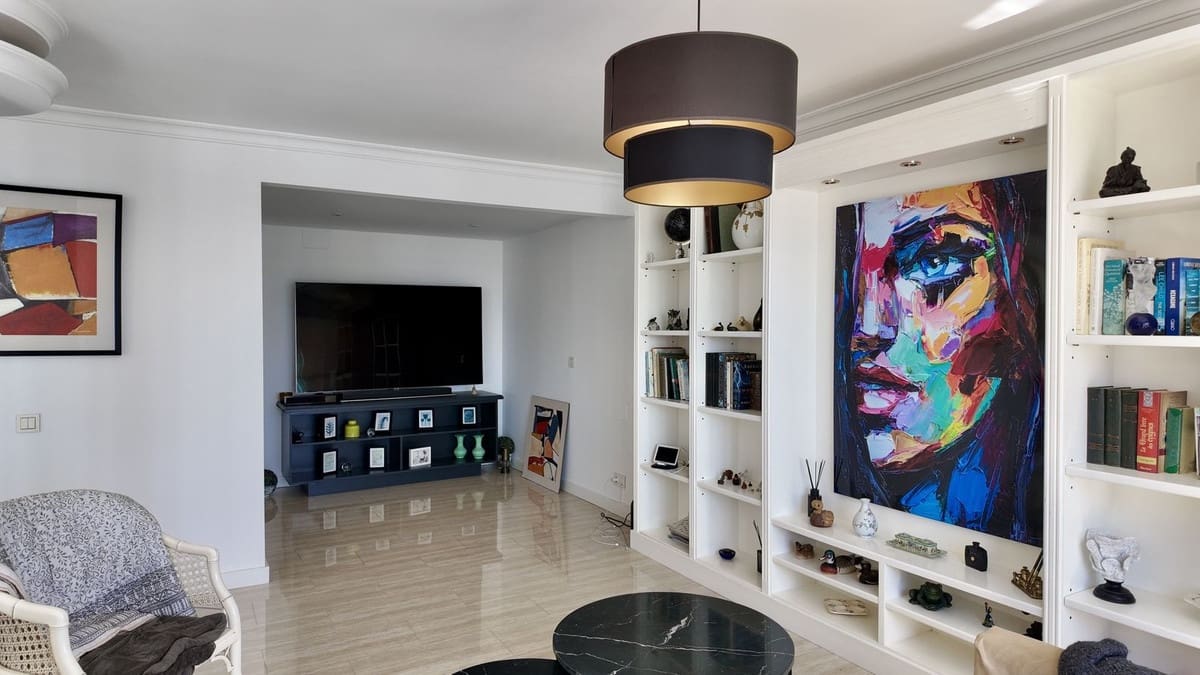 4 bedroom Apartment for sale in La Duquesa / Puerto de la Duquesa with garage - € 950,000 (Ref: 9926474)