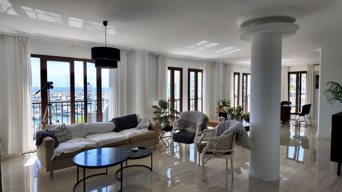 4 bedroom Apartment for sale in La Duquesa / Puerto de la Duquesa with garage - € 950,000 (Ref: 9926474)