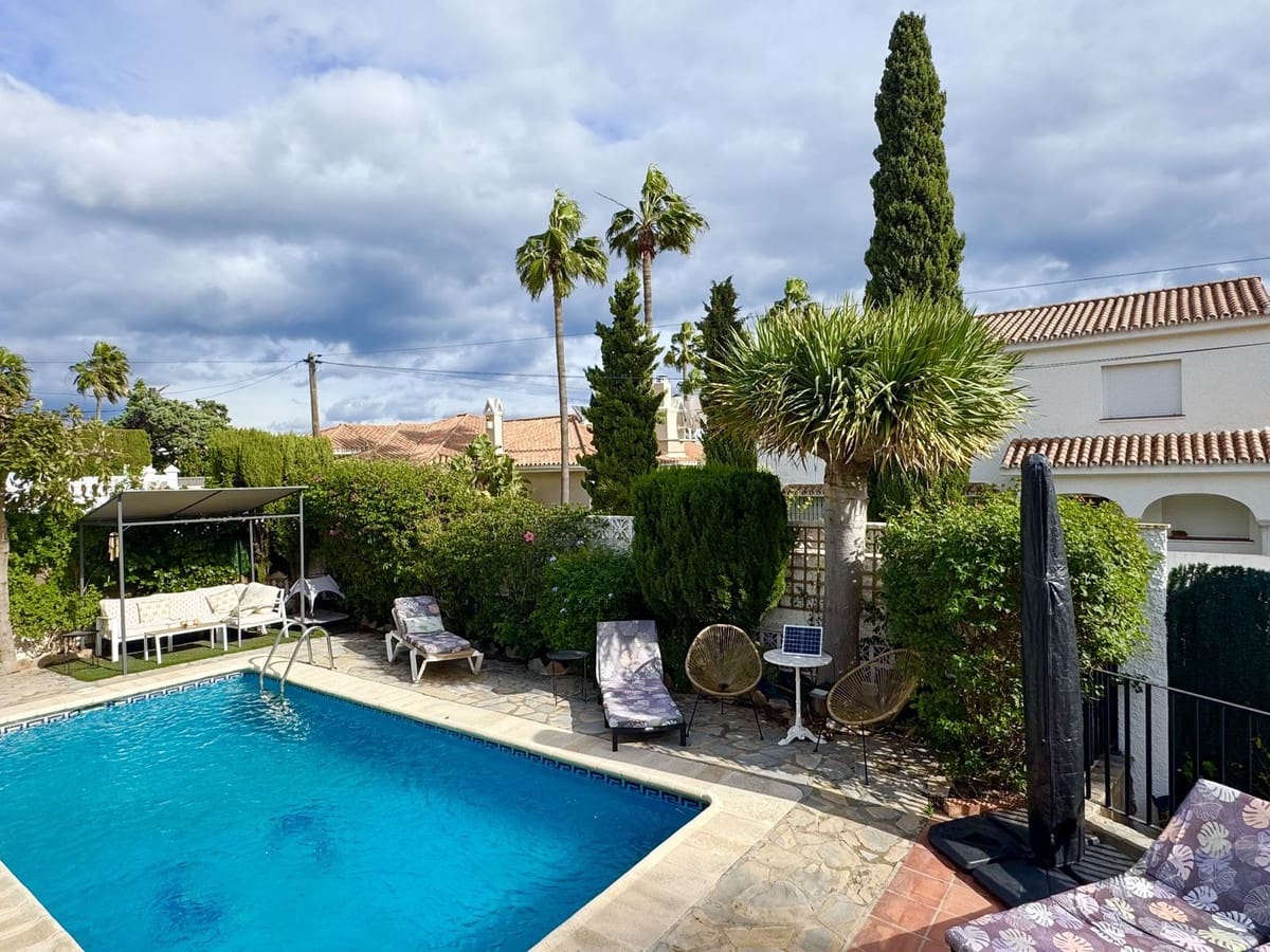 4 soverom Villa til salgs i La Duquesa / Puerto de la Duquesa med garasje - € 860 000 (Ref: 9926476)