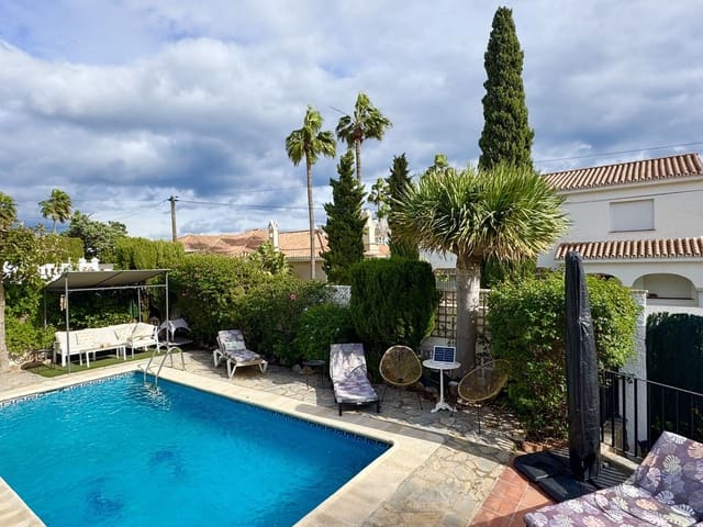 4 soverom Villa til salgs i La Duquesa / Puerto de la Duquesa, Manilva med garasje - € 860 000 (Ref: 9926476)