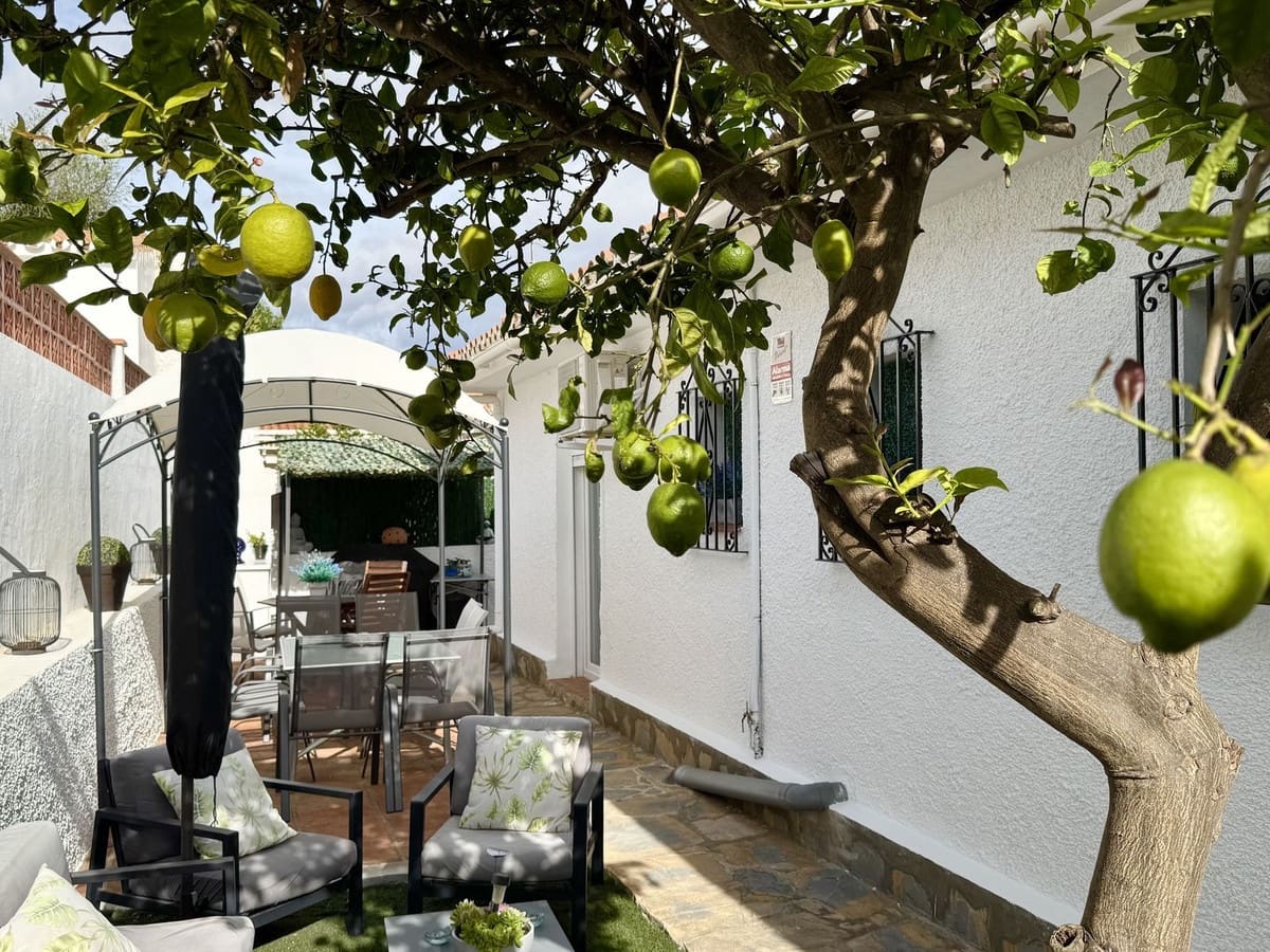 4 soverom Villa til salgs i La Duquesa / Puerto de la Duquesa med garasje - € 860 000 (Ref: 9926476)