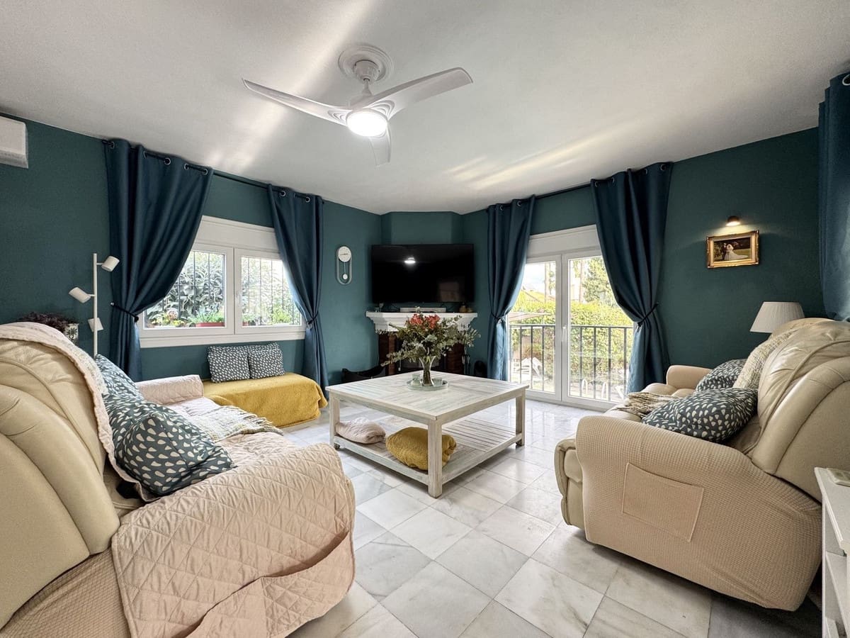 4 soverom Villa til salgs i La Duquesa / Puerto de la Duquesa med garasje - € 860 000 (Ref: 9926476)