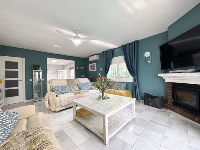 4 soverom Villa til salgs i La Duquesa / Puerto de la Duquesa, Manilva med garasje - € 860 000 (Ref: 9926476)