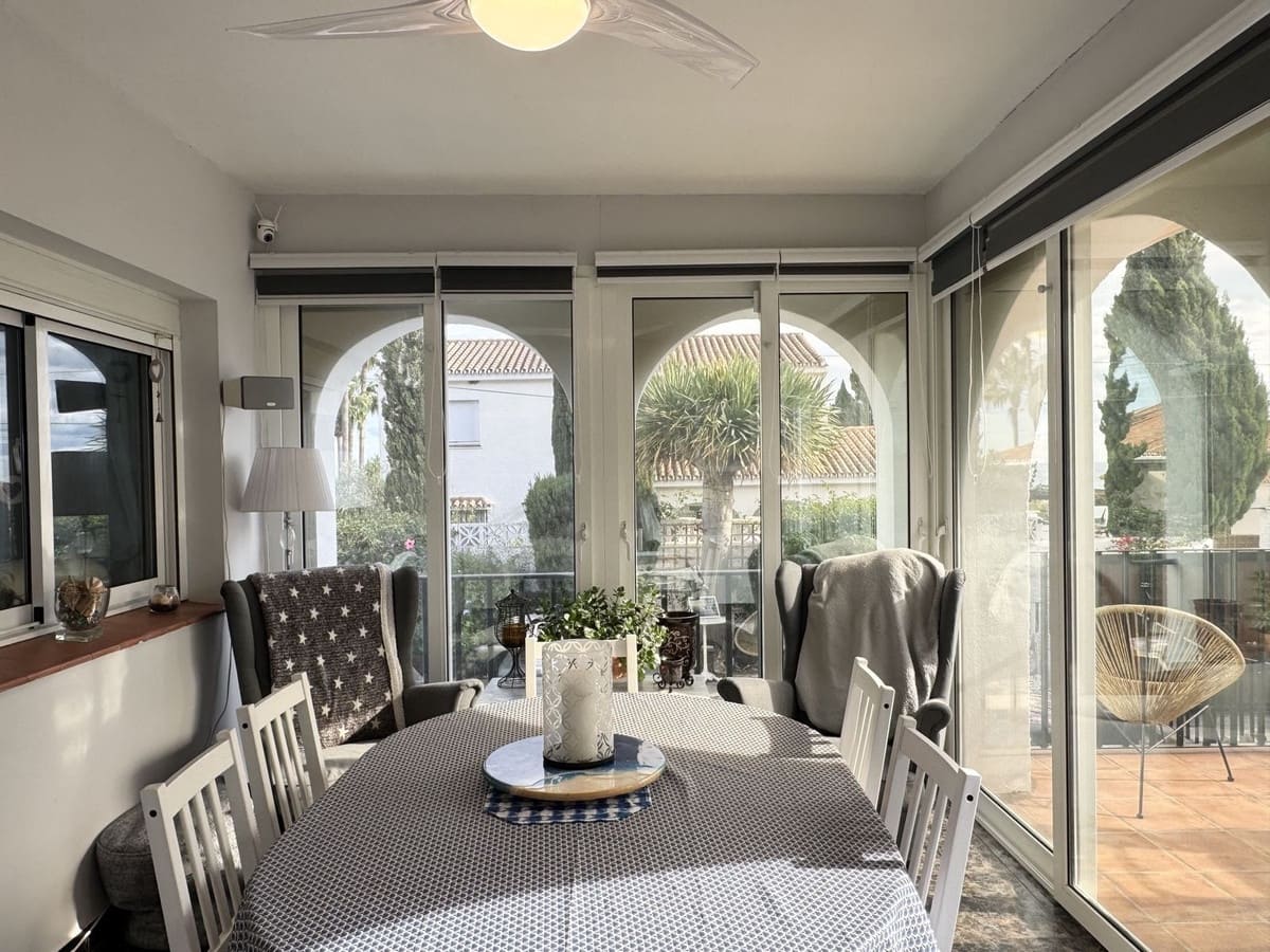 4 soverom Villa til salgs i La Duquesa / Puerto de la Duquesa med garasje - € 860 000 (Ref: 9926476)
