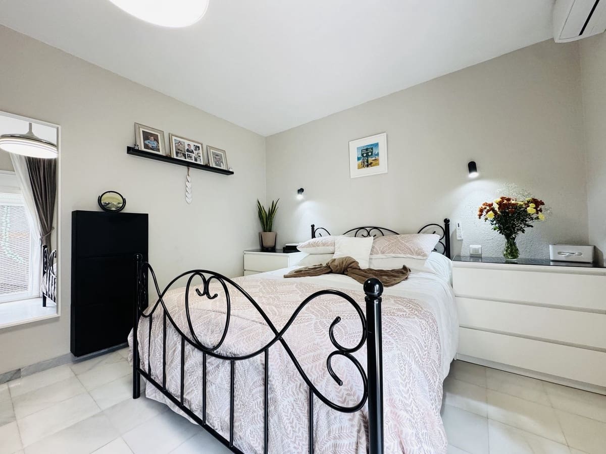 4 soverom Villa til salgs i La Duquesa / Puerto de la Duquesa med garasje - € 860 000 (Ref: 9926476)