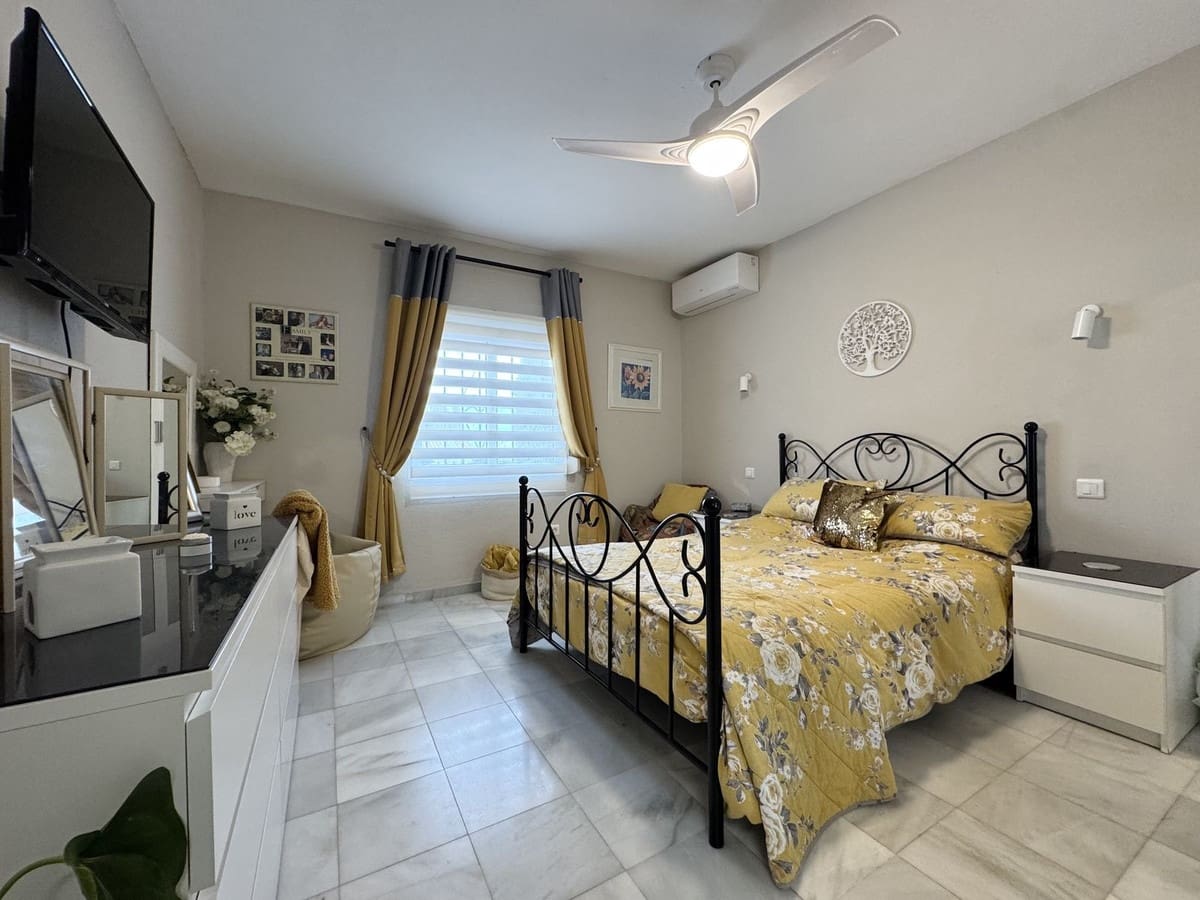 4 soverom Villa til salgs i La Duquesa / Puerto de la Duquesa med garasje - € 860 000 (Ref: 9926476)