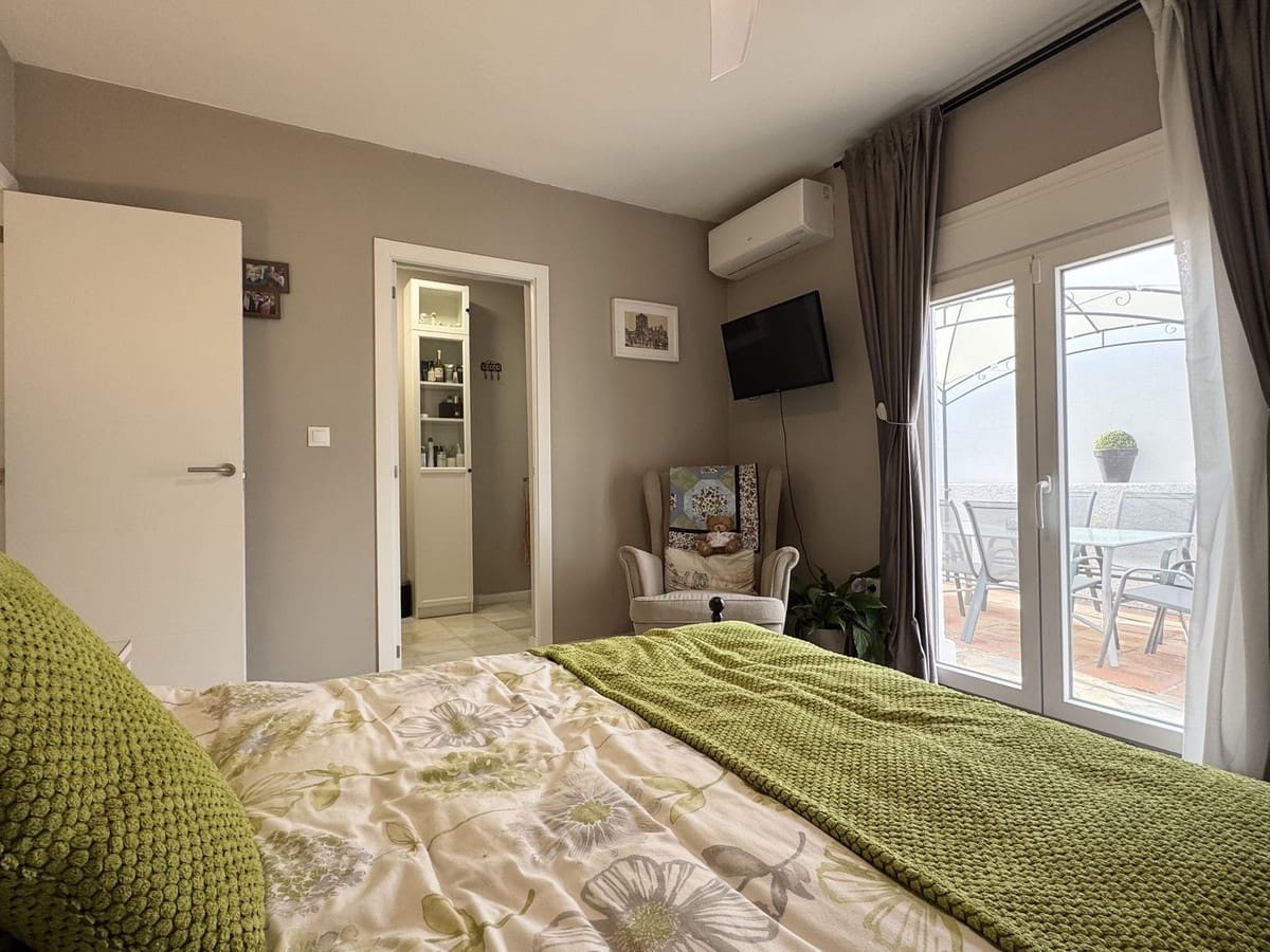 4 soverom Villa til salgs i La Duquesa / Puerto de la Duquesa med garasje - € 860 000 (Ref: 9926476)