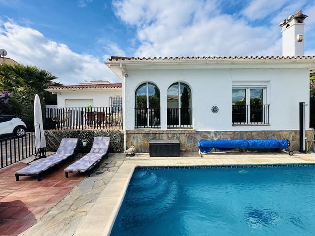 4 soverom Villa til salgs i La Duquesa / Puerto de la Duquesa, Manilva med garasje - € 860 000 (Ref: 9926476)