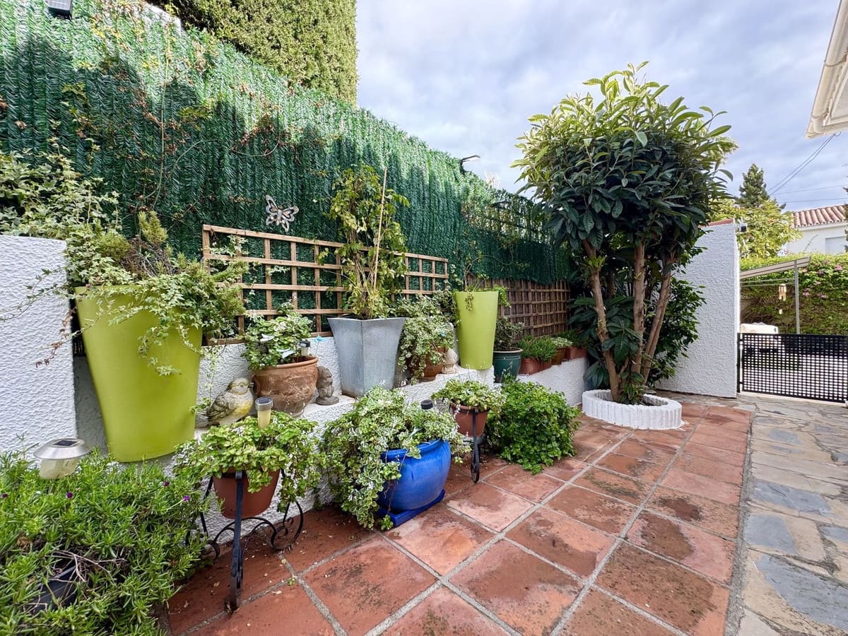 4 soverom Villa til salgs i La Duquesa / Puerto de la Duquesa med garasje - € 860 000 (Ref: 9926476)