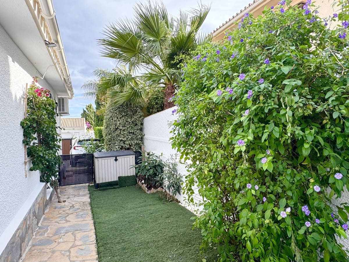 4 soverom Villa til salgs i La Duquesa / Puerto de la Duquesa med garasje - € 860 000 (Ref: 9926476)