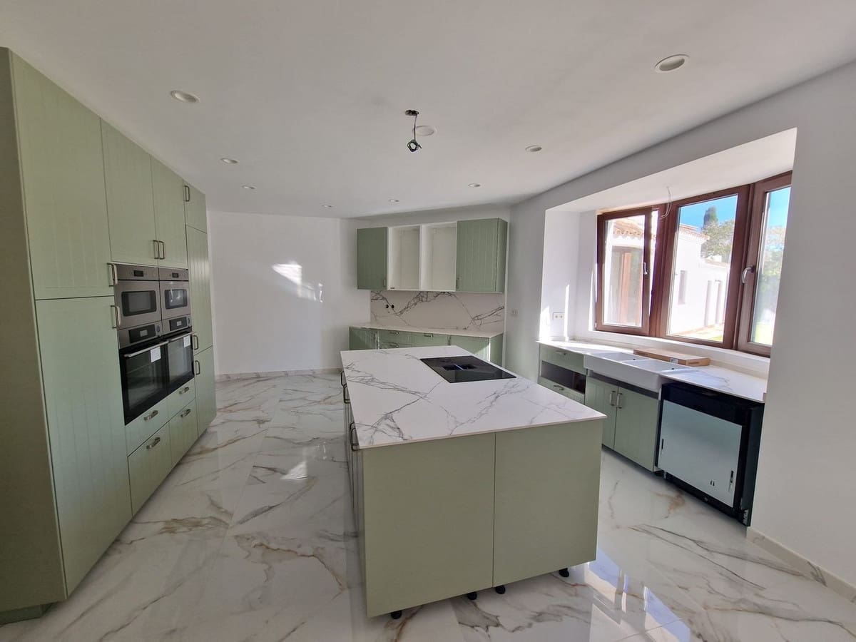 4 soveværelse Villa til salg i Sotogrande med garage - € 1.980.000 (Ref: 9926547)