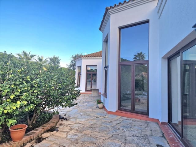 4 soveværelse Villa til salg i Sotogrande Alto, San Roque med garage - € 1.980.000 (Ref: 9926547)