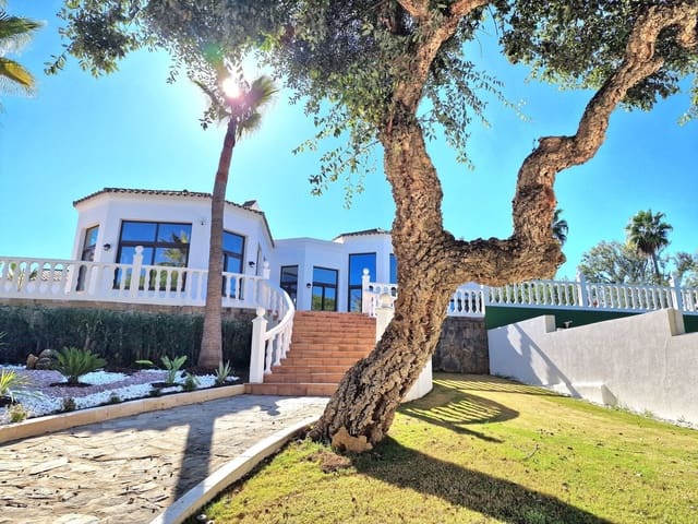 4 soveværelse Villa til salg i Sotogrande Alto, San Roque med garage - € 1.980.000 (Ref: 9926547)