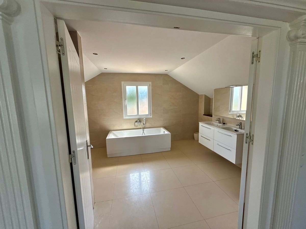 6 chambre Villa/Maison à vendre à Sotogrande - 1 550 000 € (Ref: 9926550)
