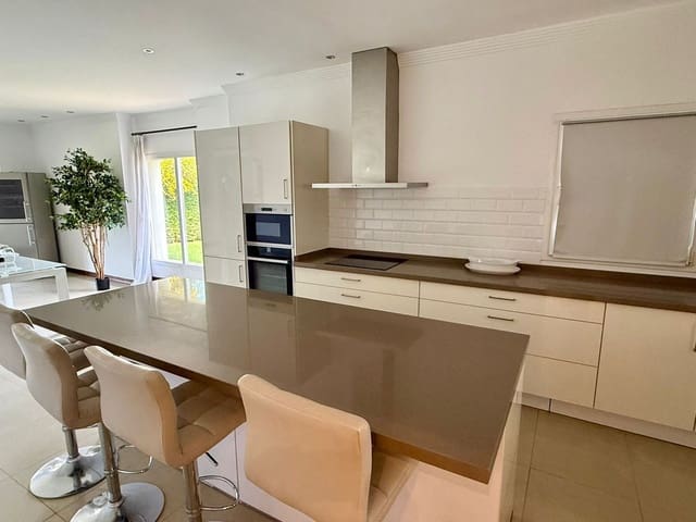 6 makuuhuone Huvila myytävänä paikassa Sotogrande Costa, San Roque - 1 550 000 € (Ref: 9926550)
