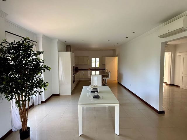 6 makuuhuone Huvila myytävänä paikassa Sotogrande Costa, San Roque - 1 550 000 € (Ref: 9926550)