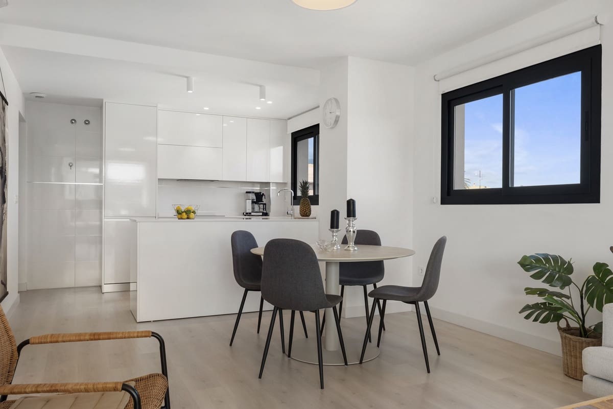 2 bedroom Apartment for sale in Las Lagunas de Mijas - € 485,000 (Ref: 9928092)