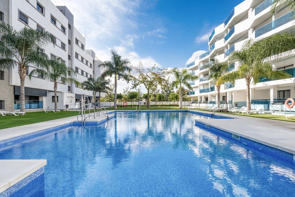 2 bedroom Apartment for sale in Las Lagunas de Mijas - € 485,000 (Ref: 9928092)